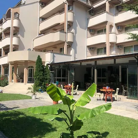 アパートホテル Lucky Family 4*