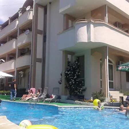 Lucky Family アパートホテル