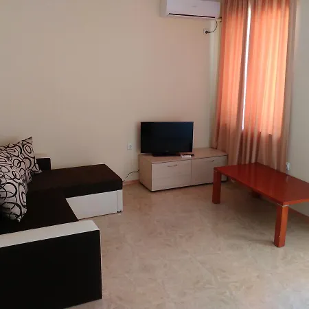 Lucky Family アパートホテル 4*