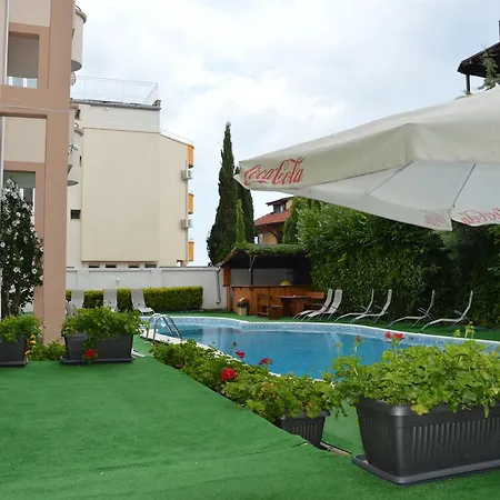 Lucky Family 4* ラヴダ