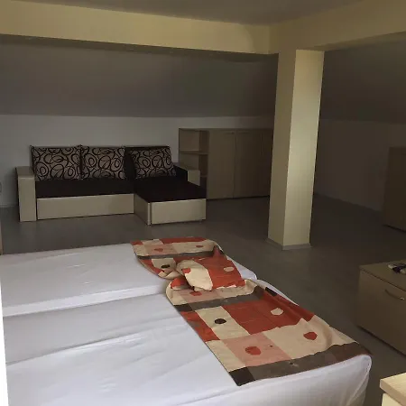 Lucky Family アパートホテル 4*