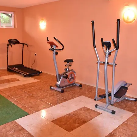 Lucky Family アパートホテル 4*