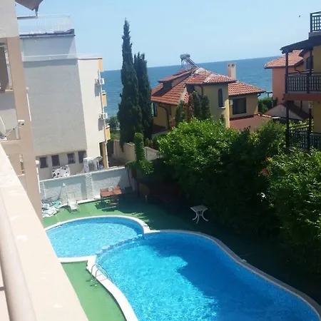 Lucky Family رافدا