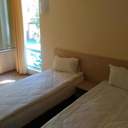 Lucky Family رافدا