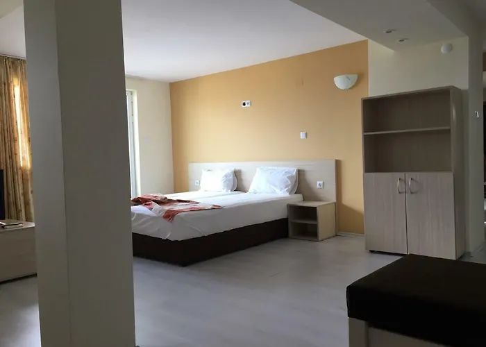 Lucky Family Aparthotel Ravda